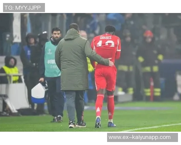 拜仁关闭欧冠主场死忠看台球迷领袖痛斥焰火行为影响球队形象